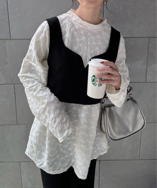 y/m by misato(イムバイミサト)の「シャーリングジャガードカットトップス(Tシャツ/カットソー・レディース・ベージュ/アイボリー/ブラック・FREE)」の2枚目の写真