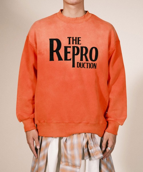 RePRODUCTION LABEL(リプロダクションレーベル)の「【ユニセックス】【RePRODUCTION LABEL / リプロダクションレーベル】フロッキープリントロゴオーバースウェット(スウェット・レディース・オレンジ/ブラック/ブルー・FREE)」の5枚目の写真