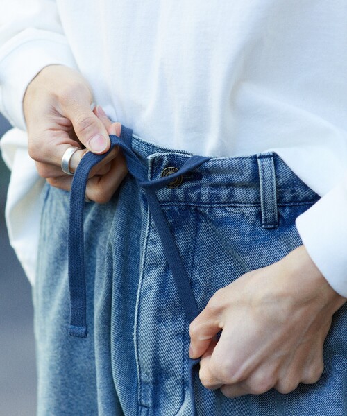 FREAK'S STORE（フリークスストア）の「FREAK’S STORE/フリークスストア ワイドシルエット ツイステッド カーブデニムパンツ（デニムパンツ・メンズ・ブラック/サックスブルー/ネイビー・MEDIUM/LARGE）」の4枚目の写真