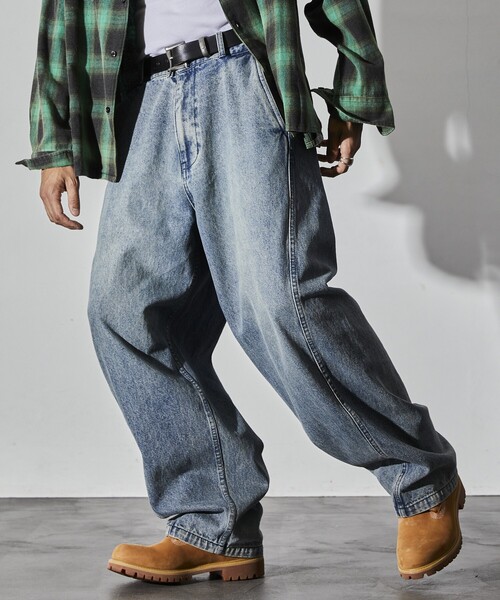 FREAK'S STORE（フリークスストア）の「FREAK’S STORE/フリークスストア ワイドシルエット ツイステッド カーブデニムパンツ（デニムパンツ・メンズ・ブラック/サックスブルー/ネイビー・MEDIUM/LARGE）」の17枚目の写真