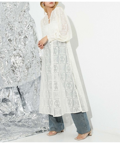 Settimissimo（セッティミッシモ）の「総レース キーネック ボリュームスリーブ ワンピース（ワンピース・レディース・ブラック/アイボリー・FREE）」の2枚目の写真