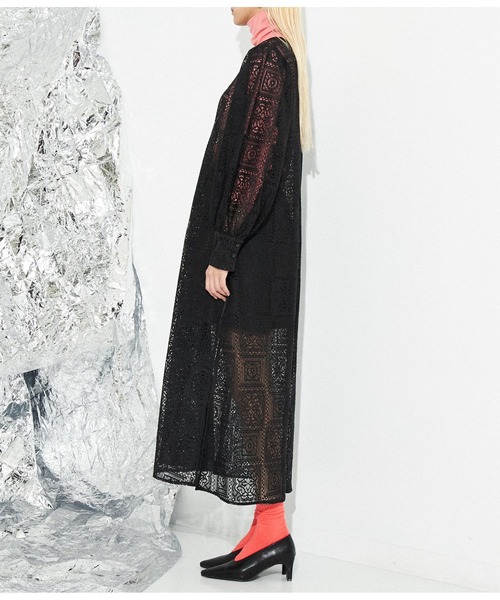 Settimissimo（セッティミッシモ）の「総レース キーネック ボリュームスリーブ ワンピース（ワンピース・レディース・ブラック/アイボリー・FREE）」の11枚目の写真