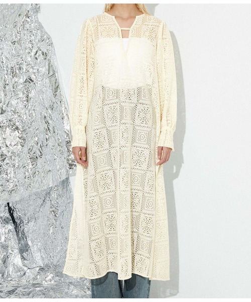 Settimissimo（セッティミッシモ）の「総レース キーネック ボリュームスリーブ ワンピース（ワンピース・レディース・ブラック/アイボリー・FREE）」の13枚目の写真