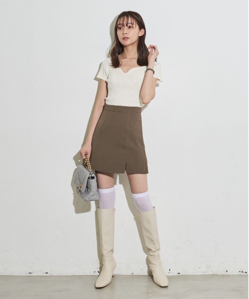 MOCOA'S(モコアズ)の「ハートネッククロップドトップス(Tシャツ/カットソー・レディース・ホワイト/グレイッシュベージュ/ブラック/ベージュ・FREE)」の12枚目の写真
