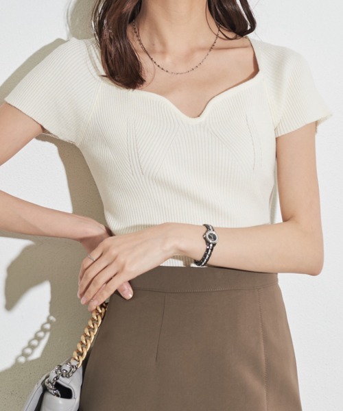 MOCOA'S(モコアズ)の「ハートネッククロップドトップス(Tシャツ/カットソー・レディース・ホワイト/グレイッシュベージュ/ブラック/ベージュ・FREE)」の16枚目の写真