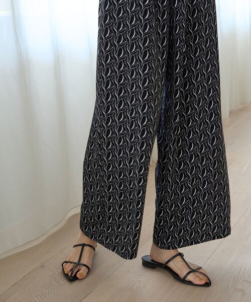 UNFILO(アンフィーロ)の「プリントイージーパンツ(その他パンツ・レディース・アイボリー系5/ブラック系5・X-SMALL/SMALL/MEDIUM/LARGE)」の4枚目の写真