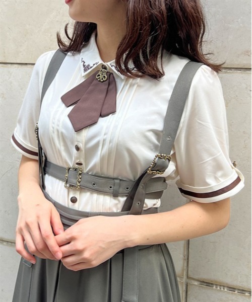 axes femme（アクシーズファム）の「メタル×タイ付き連釦