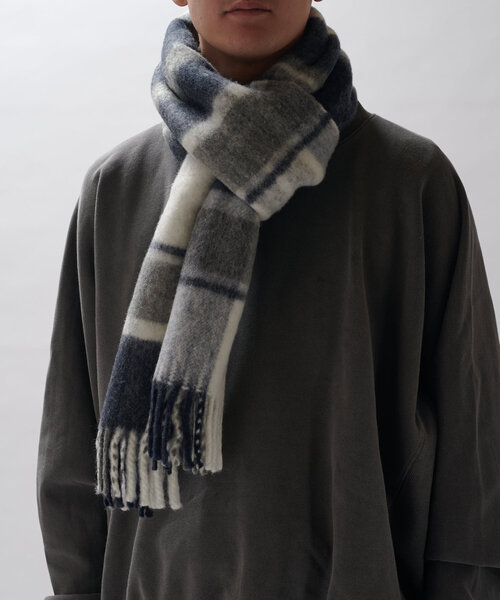 Lui's（ルイス）の「ウール混チェックブークレーマフラー（マフラー・レディース・ネイビー/ブラック・FREE）」の21枚目の写真