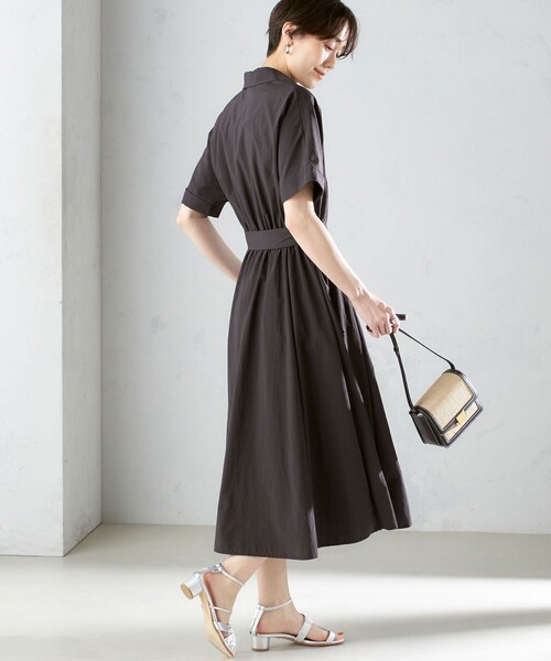 SHIPS（シップス）の「〈UVカット / 撥水加工 / 手洗い可能〉カシュクール デザイン シャツ ワンピース（ワンピース・レディース・ダークグレー/ライトブルー・ONE SIZE）」の2枚目の写真