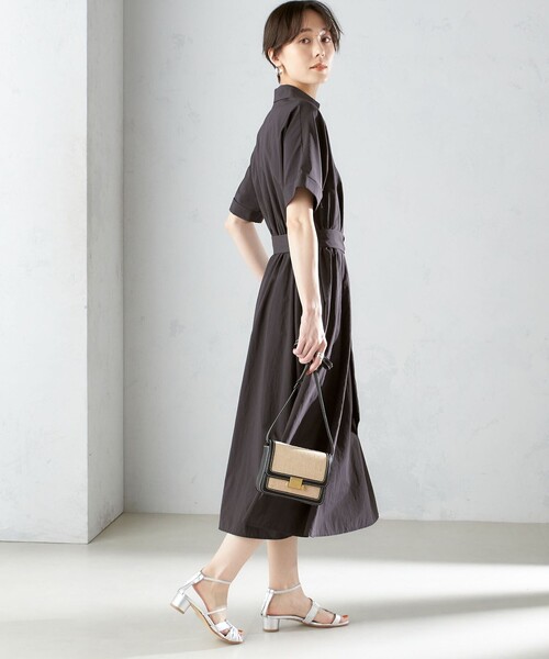 SHIPS（シップス）の「〈UVカット / 撥水加工 / 手洗い可能〉カシュクール デザイン シャツ ワンピース（ワンピース・レディース・ダークグレー/ライトブルー・ONE SIZE）」の17枚目の写真