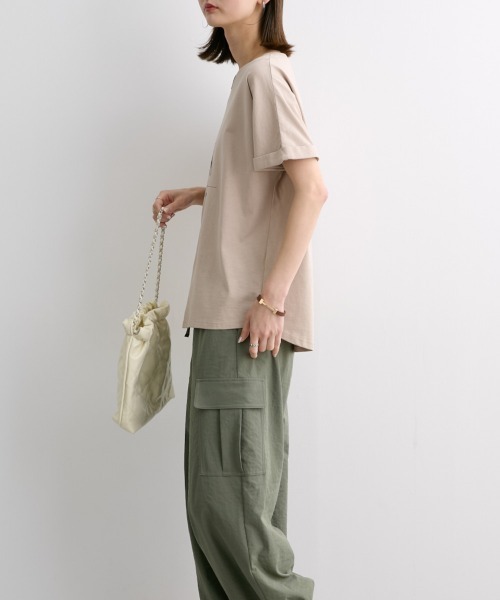 nissen（ニッセン）の「クルーネックロゴプリントTシャツ（Tシャツ/カットソー・レディース・オフホワイト/ブラック/カーキ/ベージュ・M/L/LL/S）」の17枚目の写真