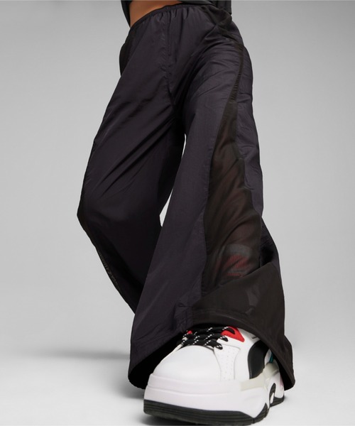 PUMA（プーマ）の「PUMA プーマ ウィメンズ デア トゥ ウーブン パラシュート パンツ（その他パンツ・レディース・ブラック/レッド・LARGE/X-SMALL/MEDIUM/SMALL）」の2枚目の写真