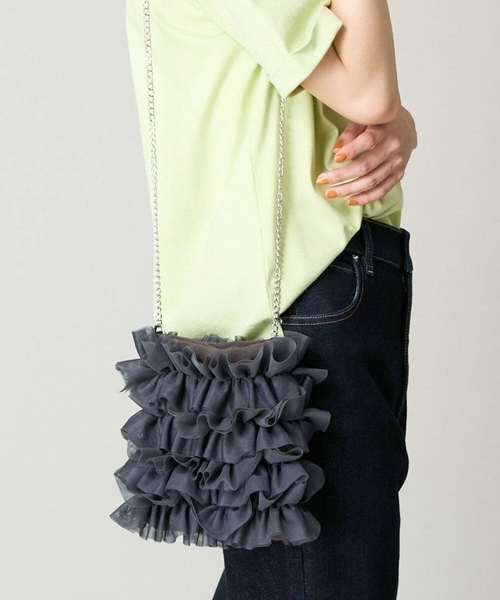 a.v.v（アーヴェヴェ）の「チュールフリルミニショルダー（ショルダーバッグ・レディース・チャコールグレー/ブラウン・38）」の10枚目の写真