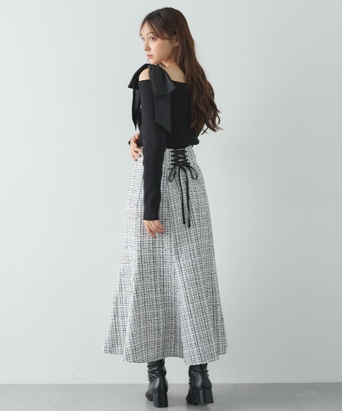 INGNI（イング）の「ワンショル肩リボンニット（ニット/セーター・レディース・グレー系その他/ブラック/オフホワイト/ボルドー・M）」の5枚目の写真