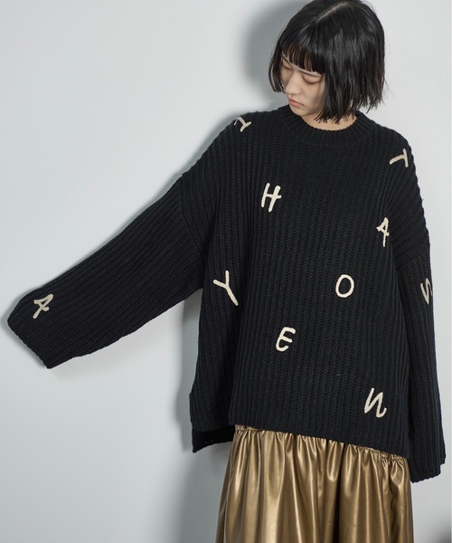 THE YOn(ザヨン)の「レタリング刺繍ルーズフィットニットプルオーバー(ニット/セーター・レディース・ブラック/アイボリー/グレー・FREE)」の14枚目の写真