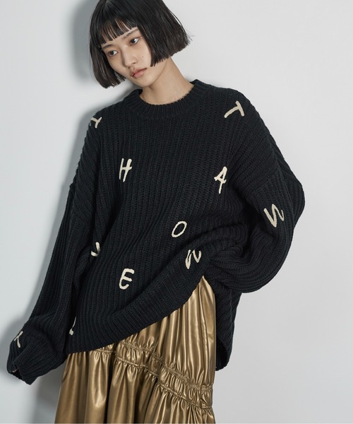 THE YOn(ザヨン)の「レタリング刺繍ルーズフィットニットプルオーバー(ニット/セーター・レディース・ブラック/アイボリー/グレー・FREE)」の12枚目の写真