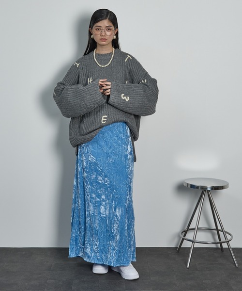 THE YOn(ザヨン)の「レタリング刺繍ルーズフィットニットプルオーバー(ニット/セーター・レディース・ブラック/アイボリー/グレー・FREE)」の7枚目の写真