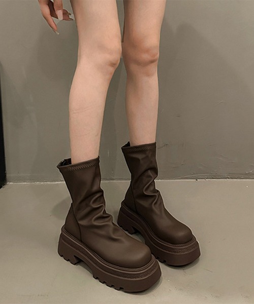 Lace Ladies（レースレディース）の「バックファスナー レザー調 厚底 ショート ブーツ（ブーツ・レディース・グレイッシュベージュ/ブラック・22.5cm/23cm/23.5cm/24cm/24.5cm/25cm）」の8枚目の写真