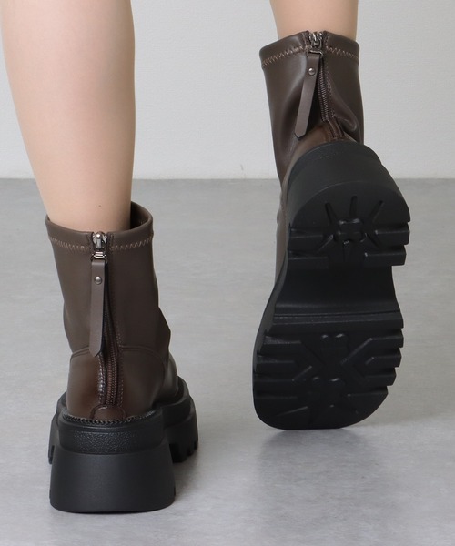 Lace Ladies（レースレディース）の「バックファスナー レザー調 厚底 ショート ブーツ（ブーツ・レディース・グレイッシュベージュ/ブラック・22.5cm/23cm/23.5cm/24cm/24.5cm/25cm）」の11枚目の写真