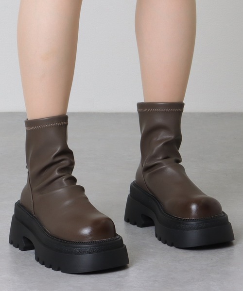 Lace Ladies（レースレディース）の「バックファスナー レザー調 厚底 ショート ブーツ（ブーツ・レディース・グレイッシュベージュ/ブラック・22.5cm/23cm/23.5cm/24cm/24.5cm/25cm）」の13枚目の写真