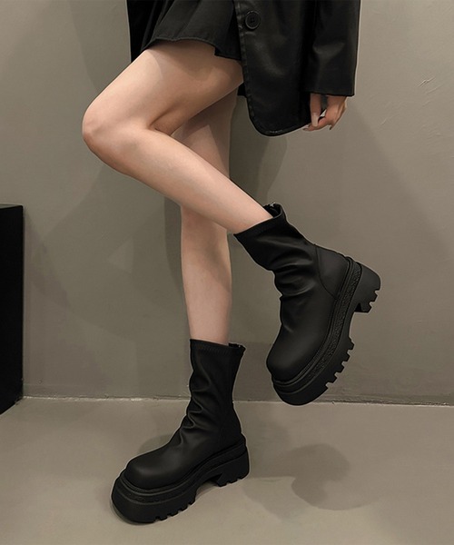 Lace Ladies（レースレディース）の「バックファスナー レザー調 厚底 ショート ブーツ（ブーツ・レディース・グレイッシュベージュ/ブラック・22.5cm/23cm/23.5cm/24cm/24.5cm/25cm）」の15枚目の写真