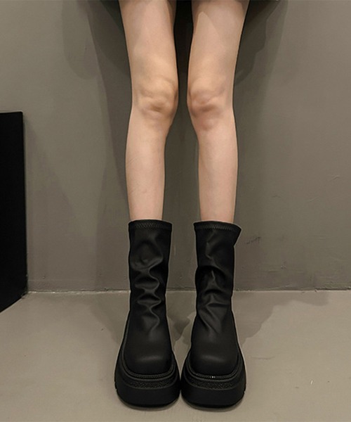 Lace Ladies（レースレディース）の「バックファスナー レザー調 厚底 ショート ブーツ（ブーツ・レディース・グレイッシュベージュ/ブラック・22.5cm/23cm/23.5cm/24cm/24.5cm/25cm）」の16枚目の写真