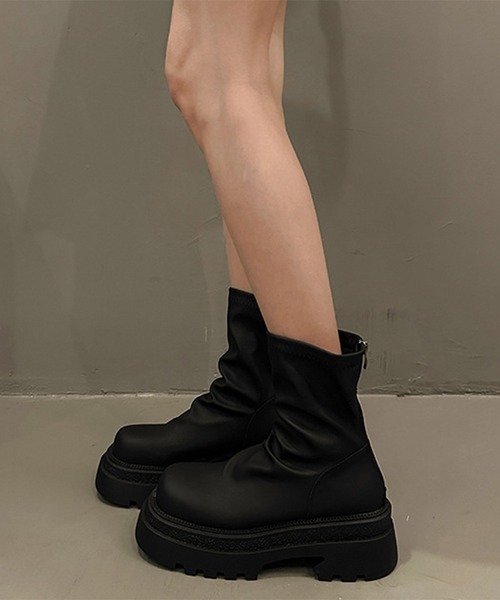 Lace Ladies（レースレディース）の「バックファスナー レザー調 厚底 ショート ブーツ（ブーツ・レディース・グレイッシュベージュ/ブラック・22.5cm/23cm/23.5cm/24cm/24.5cm/25cm）」の18枚目の写真