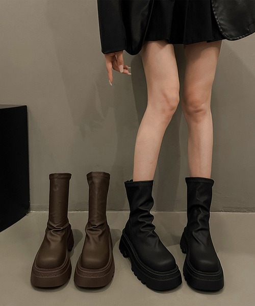 Lace Ladies（レースレディース）の「バックファスナー レザー調 厚底 ショート ブーツ（ブーツ・レディース・グレイッシュベージュ/ブラック・22.5cm/23cm/23.5cm/24cm/24.5cm/25cm）」の19枚目の写真