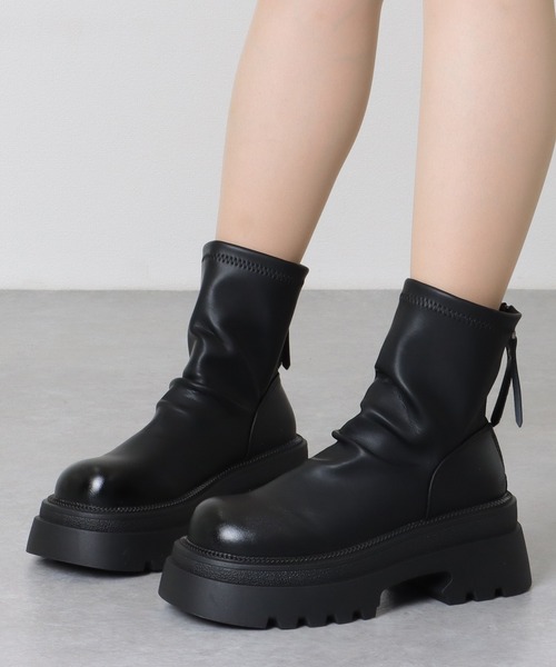Lace Ladies（レースレディース）の「バックファスナー レザー調 厚底 ショート ブーツ（ブーツ・レディース・グレイッシュベージュ/ブラック・22.5cm/23cm/23.5cm/24cm/24.5cm/25cm）」の21枚目の写真