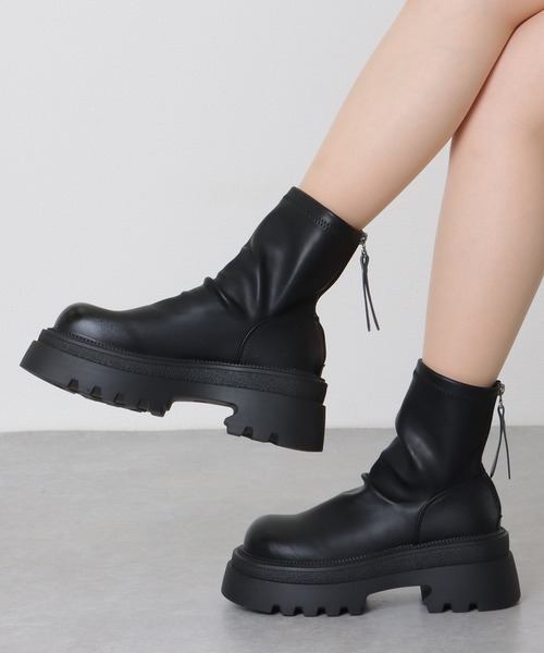 Lace Ladies（レースレディース）の「バックファスナー レザー調 厚底 ショート ブーツ（ブーツ・レディース・グレイッシュベージュ/ブラック・22.5cm/23cm/23.5cm/24cm/24.5cm/25cm）」の22枚目の写真