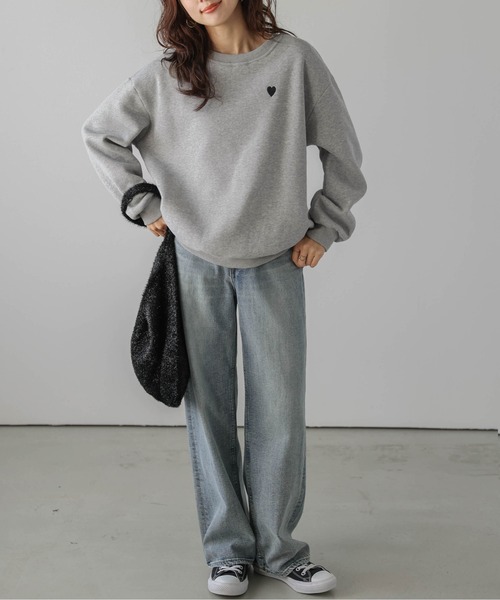 SUGAR BISKET(シュガービスケット)の「裏起毛 ハート刺繍スウェットプルオーバー(スウェット・レディース・グレー/ブラック/ブラウン/ネイビー・フリー)」の11枚目の写真