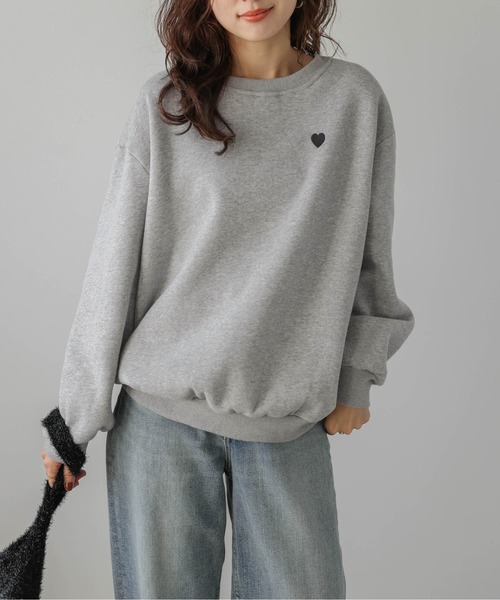 SUGAR BISKET(シュガービスケット)の「裏起毛 ハート刺繍スウェットプルオーバー(スウェット・レディース・グレー/ブラック/ブラウン/ネイビー・フリー)」の12枚目の写真