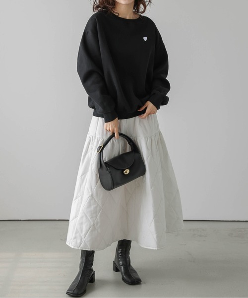 SUGAR BISKET(シュガービスケット)の「裏起毛 ハート刺繍スウェットプルオーバー(スウェット・レディース・グレー/ブラック/ブラウン/ネイビー・フリー)」の5枚目の写真