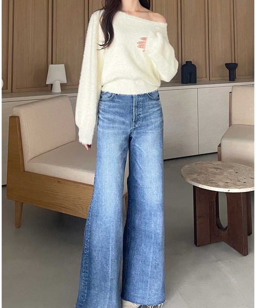 YOUING.(ユイン)の「オフショルフェザーヤーンニット(ニット/セーター・レディース・アイボリー/ベージュ/チャコール・MEDIUM/LARGE)」の12枚目の写真