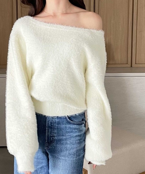 YOUING.(ユイン)の「オフショルフェザーヤーンニット(ニット/セーター・レディース・アイボリー/ベージュ/チャコール・MEDIUM/LARGE)」の9枚目の写真