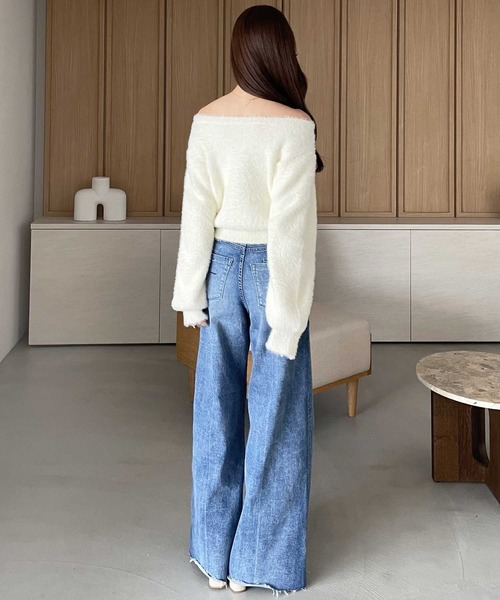 YOUING.(ユイン)の「オフショルフェザーヤーンニット(ニット/セーター・レディース・アイボリー/ベージュ/チャコール・MEDIUM/LARGE)」の16枚目の写真