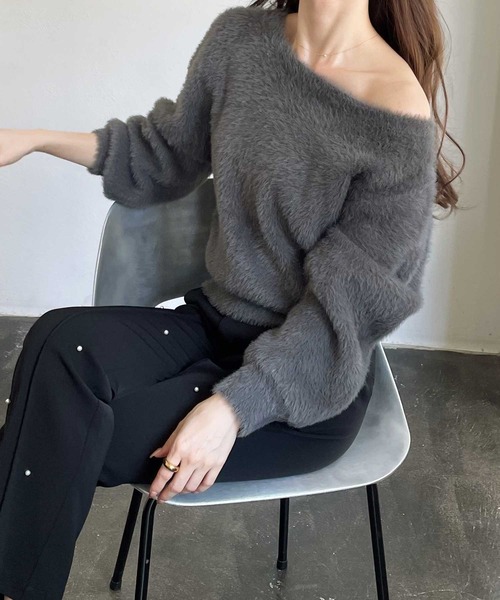 YOUING.(ユイン)の「オフショルフェザーヤーンニット(ニット/セーター・レディース・アイボリー/ベージュ/チャコール・MEDIUM/LARGE)」の18枚目の写真