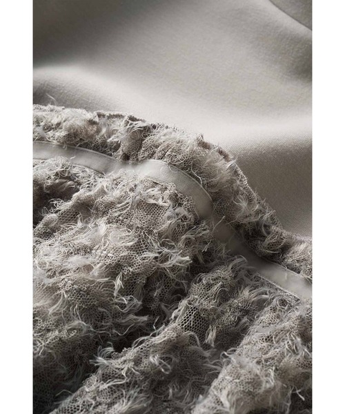 IEDIT（イディット）の「ＩＥＤＩＴ　フリンジジャカードチュールがドッキングした華やかダンボールプルオーバー（その他トップス・レディース・グレー/ブラック・M/L/LL/3L/S/4L）」の9枚目の写真