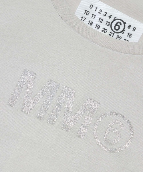 MM6 Maison Margiela（ｴﾑｴﾑｼｯｸｽ ﾒｿﾞﾝ ﾏﾙｼﾞｪﾗ）の「MM6 Maison Margiela(エムエムシックス メゾン マルジェラ)Kids & Junior ブランドロゴ半袖Tシャツカットソー（Tシャツ/カットソー・キッズ・ライトグリーン/ライトグレー/ホワイト/ピンク/ブラック・14Y/16Y/12Y/10Y）」の17枚目の写真