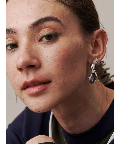 UN3D.（アンスリード）の「PLUMP SWELL EARRING / プランプスウェルイヤリング（イヤリング・レディース・シルバー/ゴールド・FREE）」の16枚目の写真
