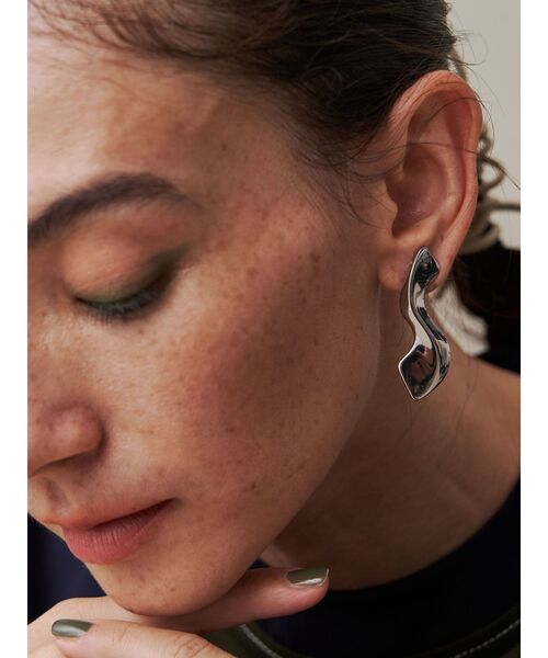 UN3D.（アンスリード）の「PLUMP SWELL EARRING / プランプスウェルイヤリング（イヤリング・レディース・シルバー/ゴールド・FREE）」の15枚目の写真