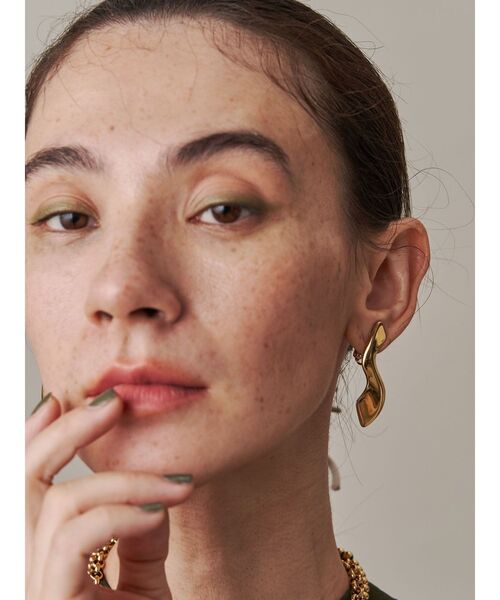 UN3D.（アンスリード）の「PLUMP SWELL EARRING / プランプスウェルイヤリング（イヤリング・レディース・シルバー/ゴールド・FREE）」の9枚目の写真