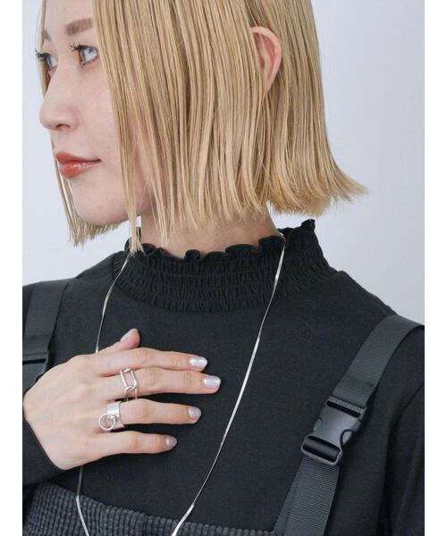 Samansa Mos2 blue（サマンサモスモスブルー）の「シャーリング衿プルオーバー（Tシャツ/カットソー・レディース・グレー/オフホワイト/ブラック・F）」の2枚目の写真