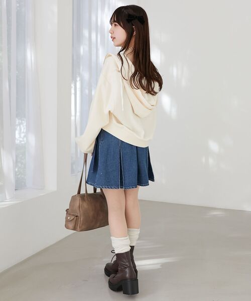 MAJESTIC LEGON(マジェスティックレゴン)の「フードレースジップパーカー(パーカー・レディース・グレー/ブラック/アイボリー・MEDIUM)」の6枚目の写真