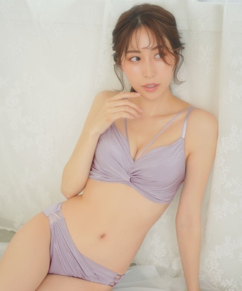 aimerfeel(エメフィール)の「シアーラメチュール aimerfeel楽ブラ(R) 単品ブラジャー(ブラジャー・レディース・ベージュ/ブラック/ライラック/サーモンピンク/シルバーグレー・B65/C65/D65/E65/B70/C70/D70/E70/B75/C75/D75/E75)」の21枚目の写真