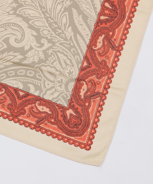 BAYFLOW(ベイフロー)の「90×90 ペイズリースカーフ(バンダナ/スカーフ・レディース・アイボリー/レッド・FREE)」の5枚目の写真