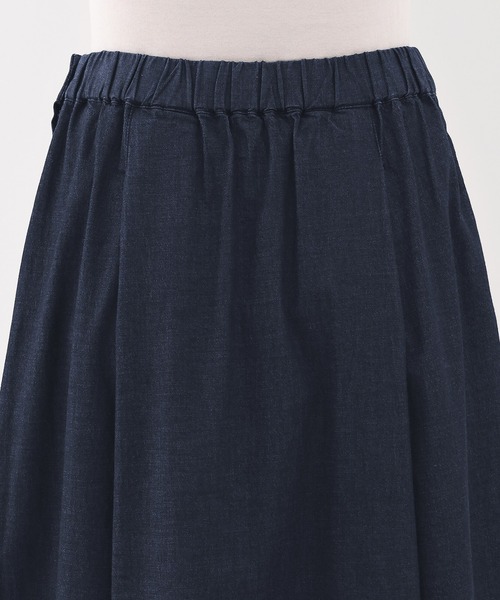 無印良品（ムジルシリョウヒン）の「婦人　ストレッチライトオンスデニムフレアスカート（デニムスカート・レディース・ダークネイビー・XL/L/M/S）」の2枚目の写真