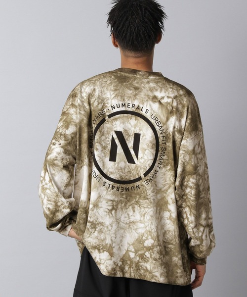 NUMERALS(ヌメラルズ)の「【NUMERALS】タイダイロゴTEE(Tシャツ/カットソー・メンズ・カーキ/ブラック・MEDIUM/LARGE)」の2枚目の写真