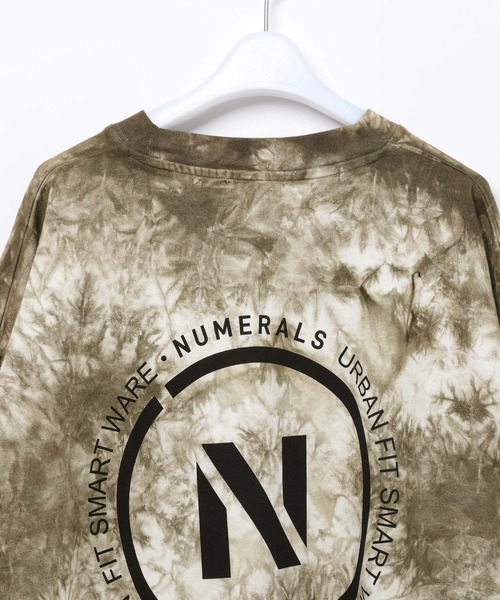 NUMERALS(ヌメラルズ)の「【NUMERALS】タイダイロゴTEE(Tシャツ/カットソー・メンズ・カーキ/ブラック・MEDIUM/LARGE)」の5枚目の写真