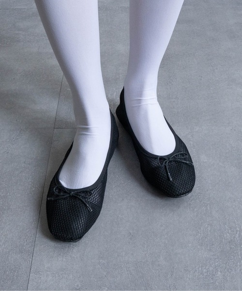 Fabby fabby（ファビィーファビィー）の「フラットメッシュリボンシューズ（その他シューズ・レディース・オフホワイト/ブラック・LARGE/MEDIUM/SMALL）」の5枚目の写真